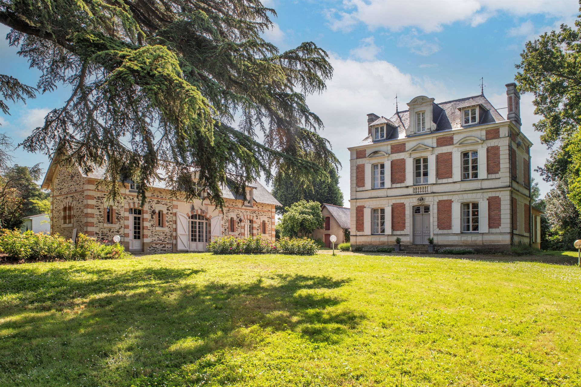 Sale House Grez-Neuville (49220) 376 m²