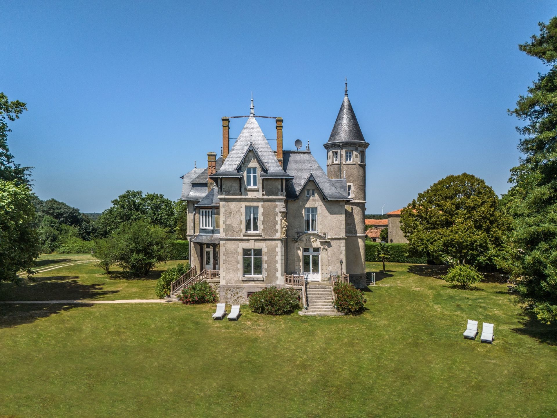 château 12 Pièces en vente sur MAREUIL SUR LAY DISSAIS (85320)