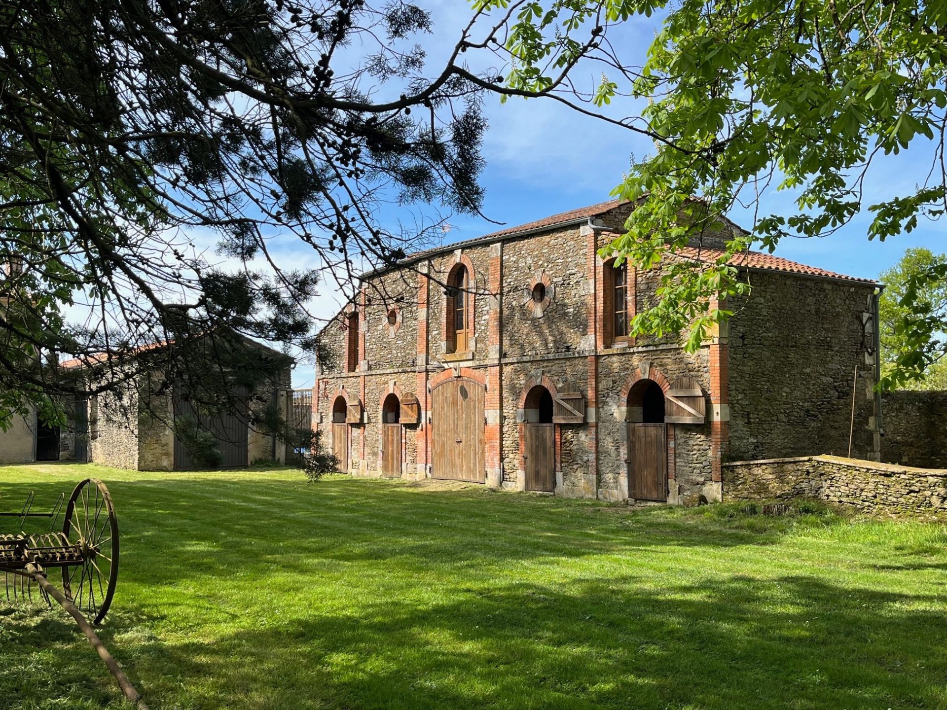 château 12 Pièces en vente sur MAREUIL SUR LAY DISSAIS (85320)