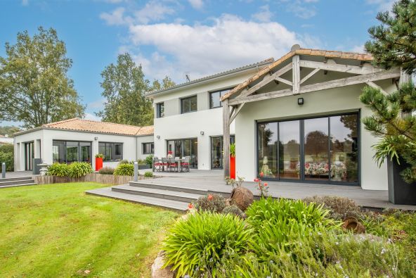 Vente Maison contemporaine Nesmy 7&nbsp;Pièces 296&nbsp;m²