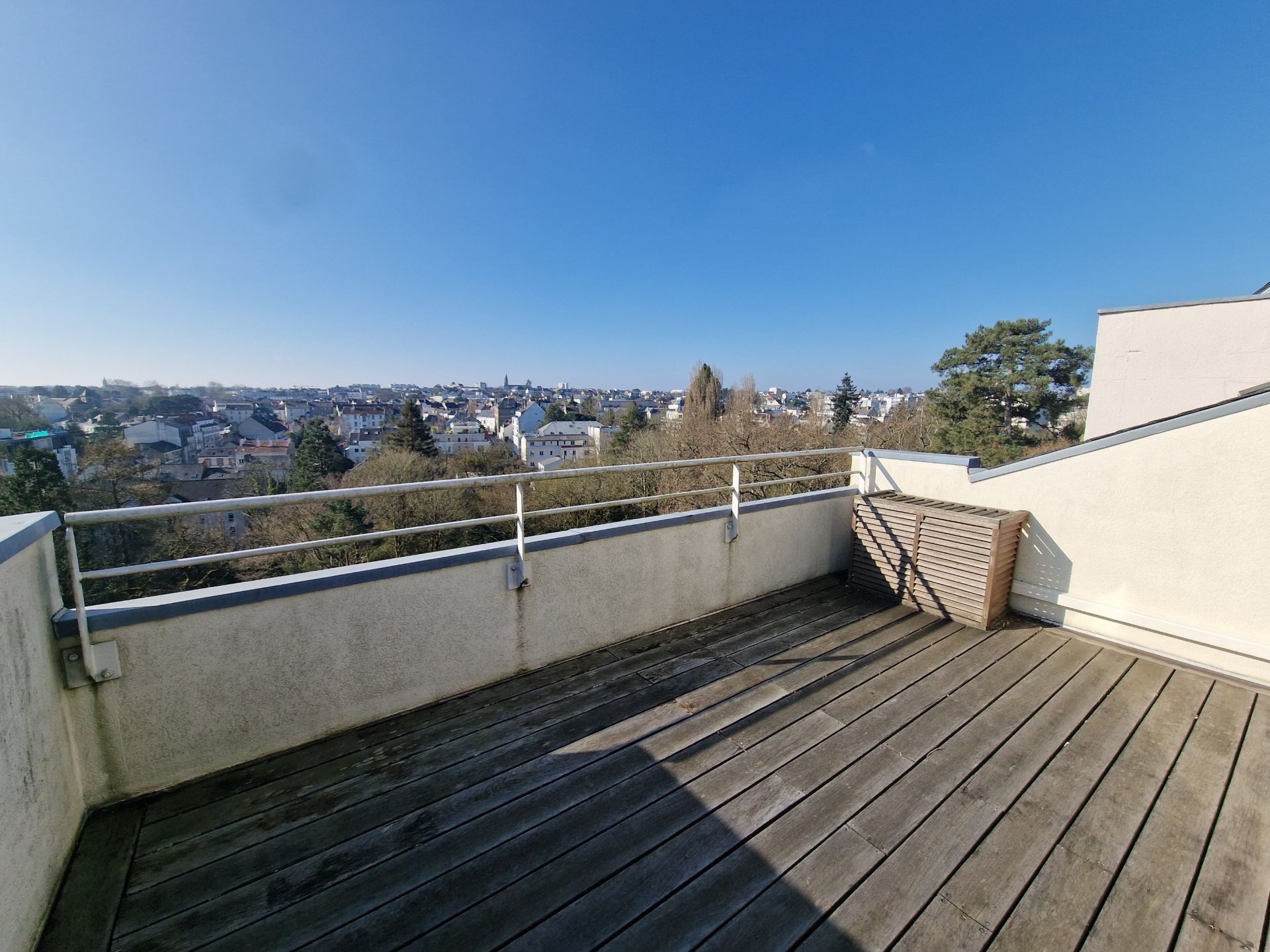 apartment 4 Rooms for sale on NANTES (44100)