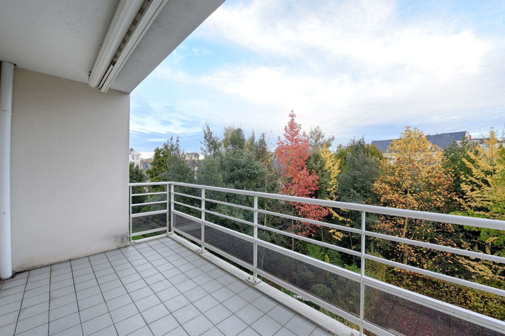 apartment 5 Rooms for sale on NANTES (44000)