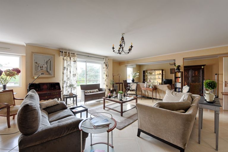 apartment 5 Rooms for sale on NANTES (44000)