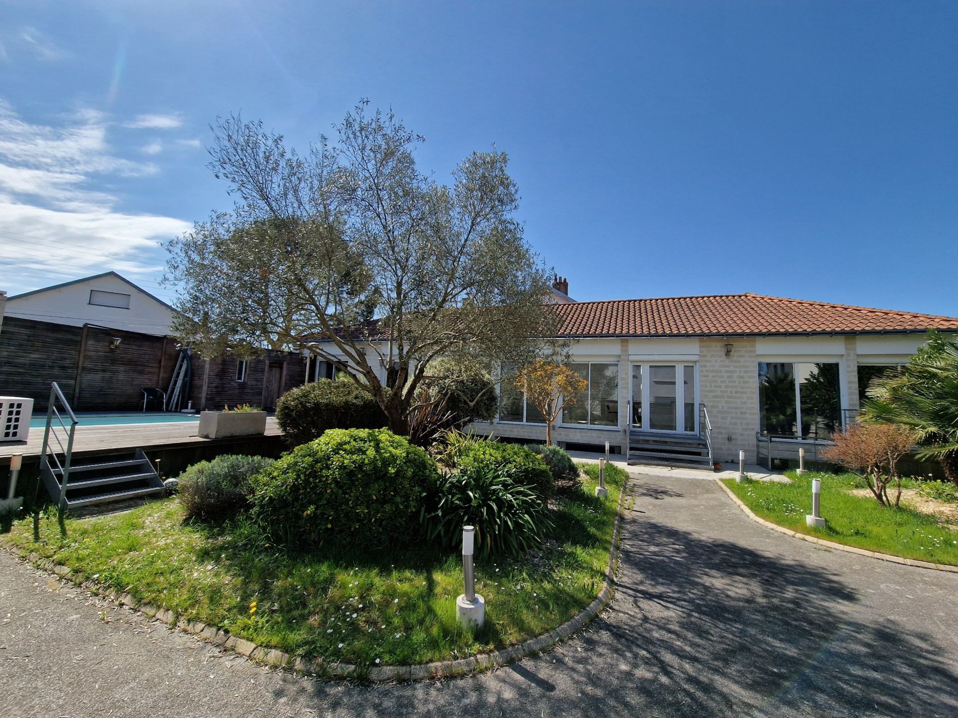house 6 Rooms for sale on NANTES (44300)