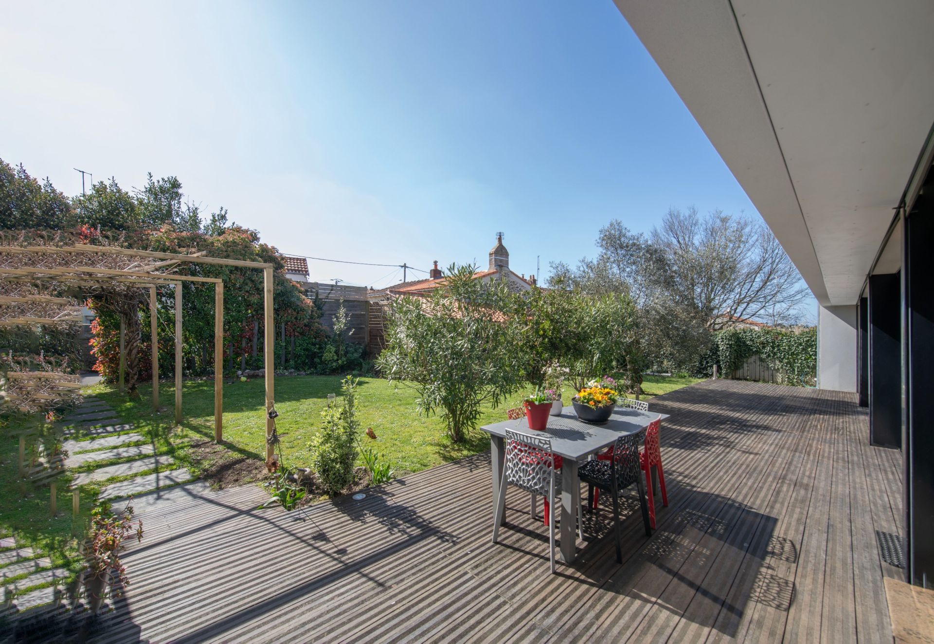 contemporary house 7 Rooms for sale on ST SEBASTIEN SUR LOIRE (44230)