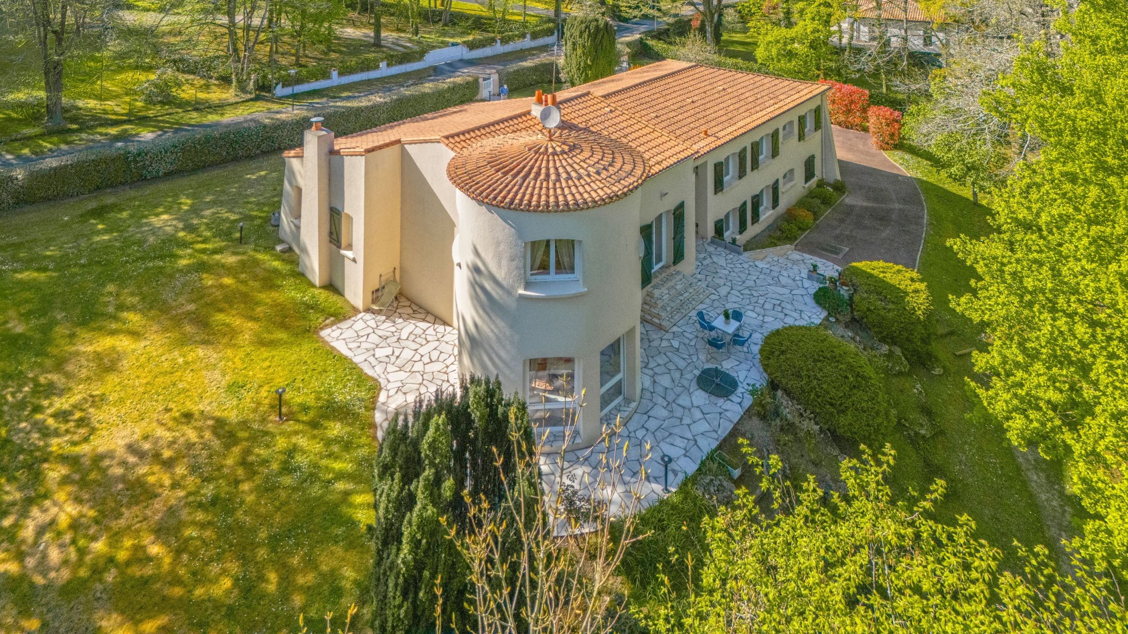 house 8 Rooms for sale on ST SEBASTIEN SUR LOIRE (44230)