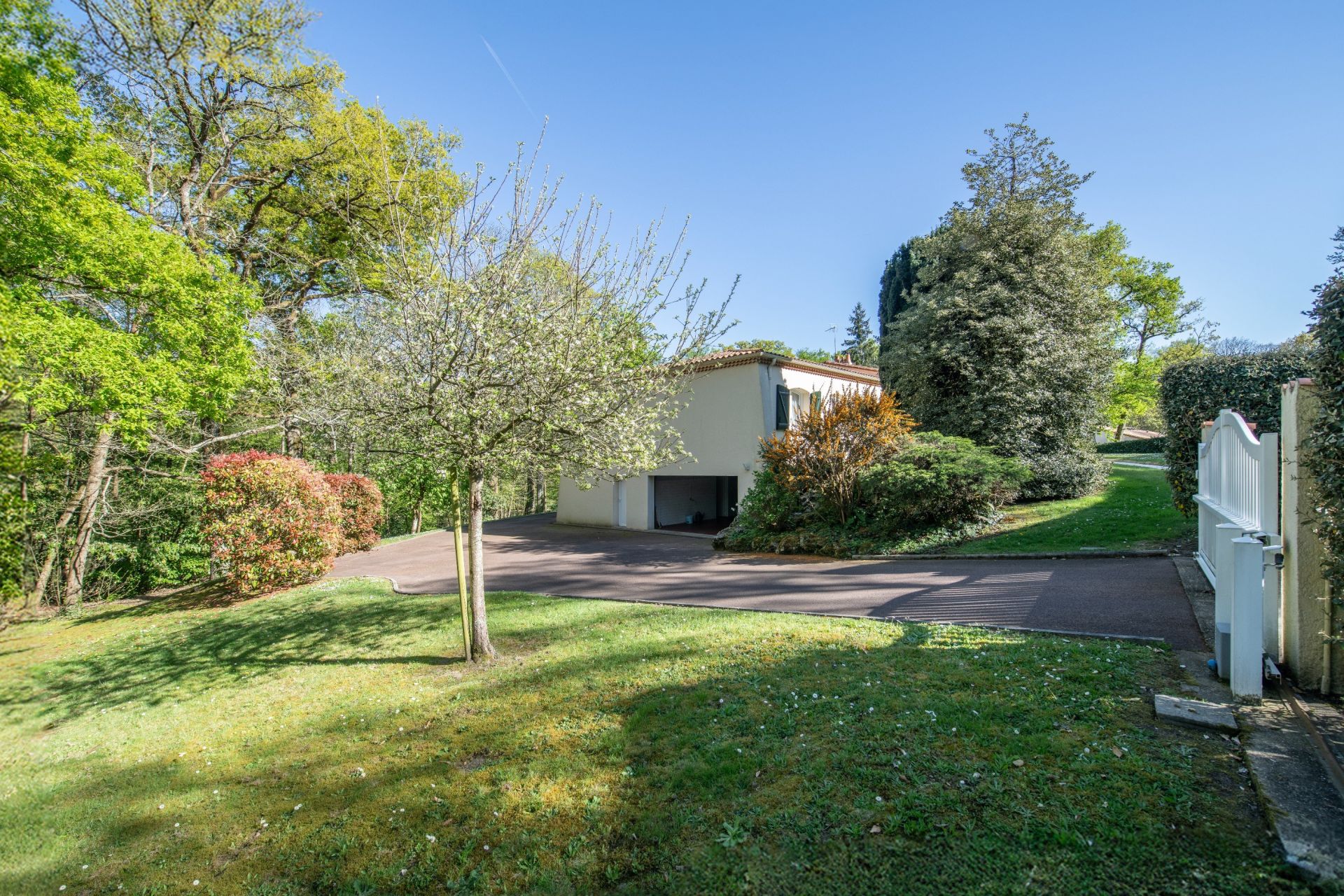 house 8 Rooms for sale on ST SEBASTIEN SUR LOIRE (44230)