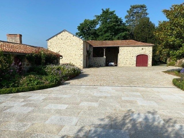 maison 16 Pièces en vente sur BRESSUIRE (79300)