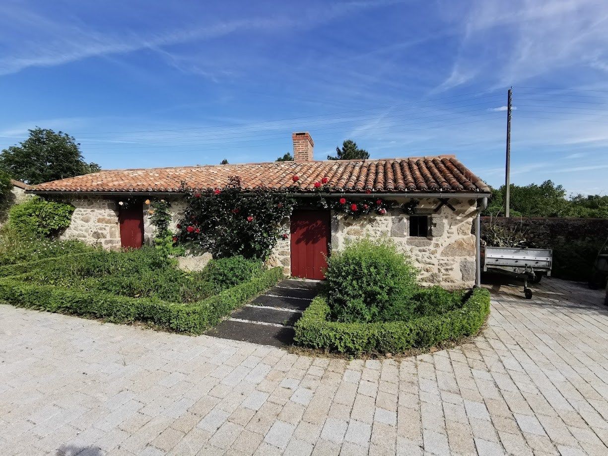 mansion 16 Rooms for sale on BRESSUIRE (79300)