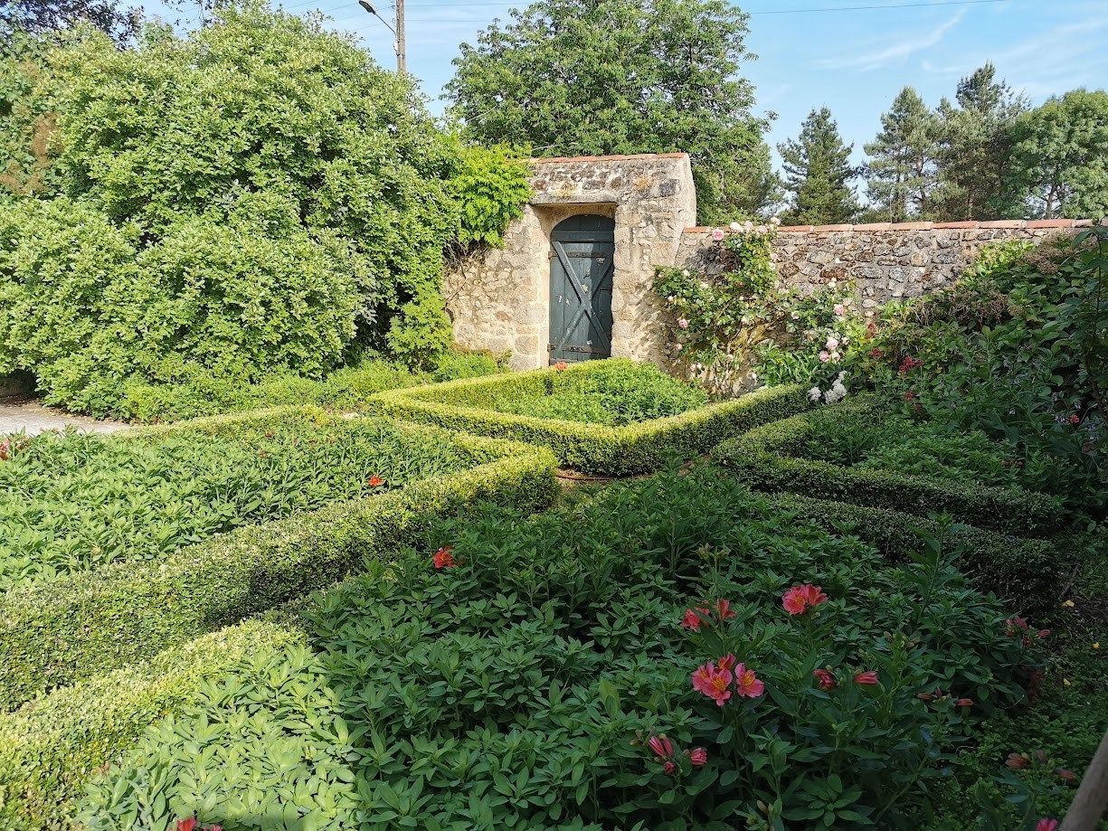 maison 16 Pièces en vente sur BRESSUIRE (79300)