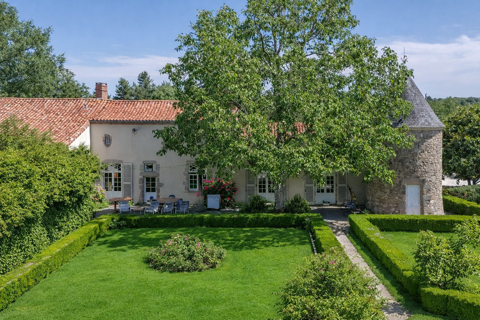 maison 16 Pièces en vente sur BRESSUIRE (79300)