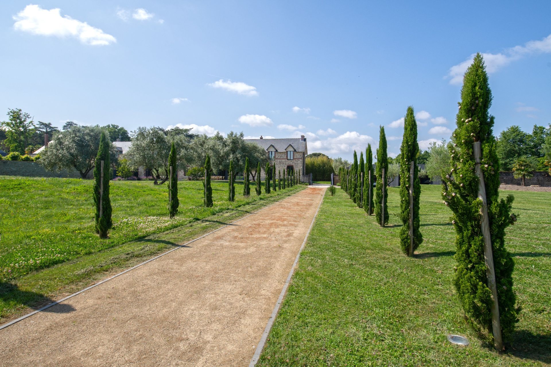 long house 10 Rooms for sale on CARQUEFOU (44470)