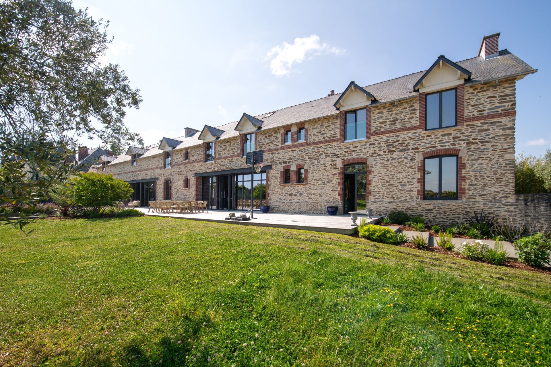 long house 10 Rooms for sale on CARQUEFOU (44470)