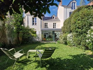 mansion 8 Rooms for sale on NANTES (44000)