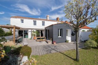 house 8 Rooms for sale on L EPINE (85740)