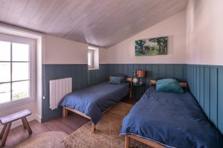 house 8 Rooms for sale on L EPINE (85740)