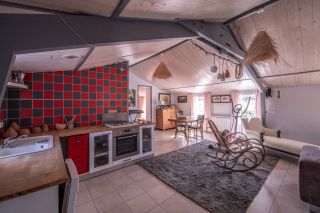 house 8 Rooms for sale on L EPINE (85740)