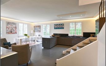 house 10 Rooms for sale on LA CHAPELLE SUR ERDRE (44240)