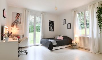 house 10 Rooms for sale on LA CHAPELLE SUR ERDRE (44240)