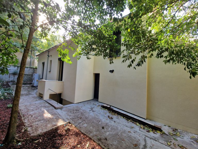 house 5 Rooms for sale on NANTES (44100)