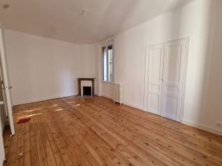 house 5 Rooms for sale on NANTES (44100)
