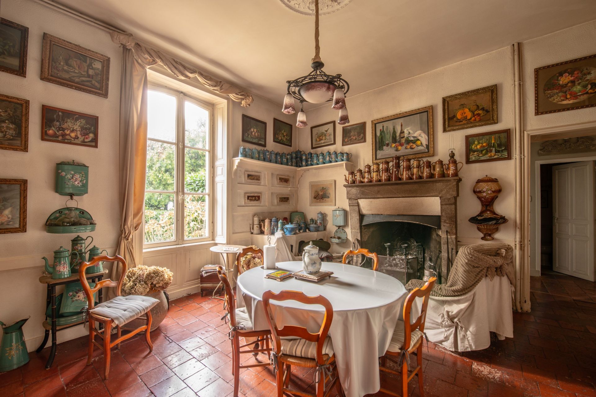 mansion 17 Rooms for sale on LA ROCHE SUR YON (85000)