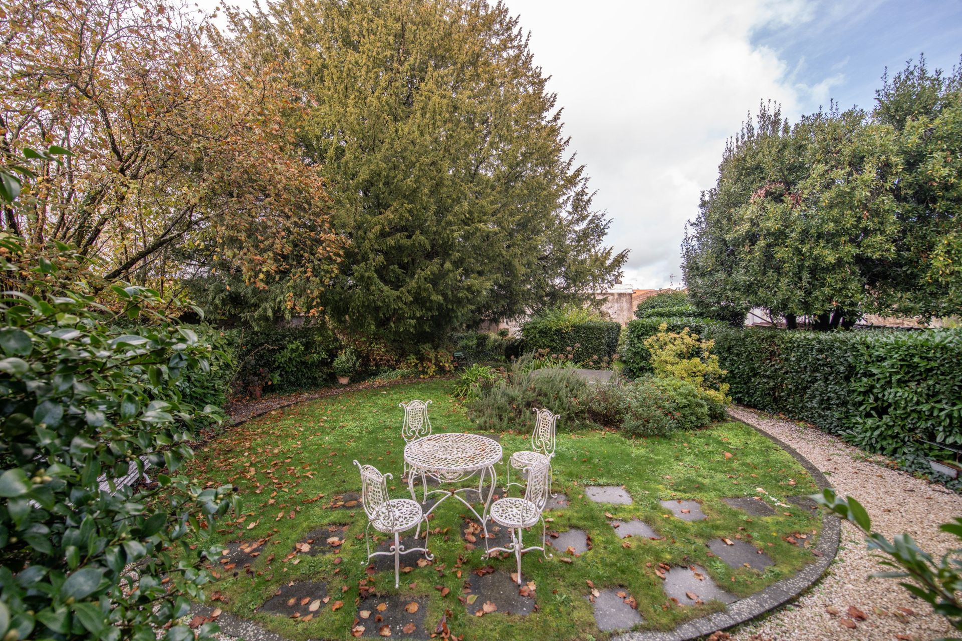 mansion 17 Rooms for sale on LA ROCHE SUR YON (85000)