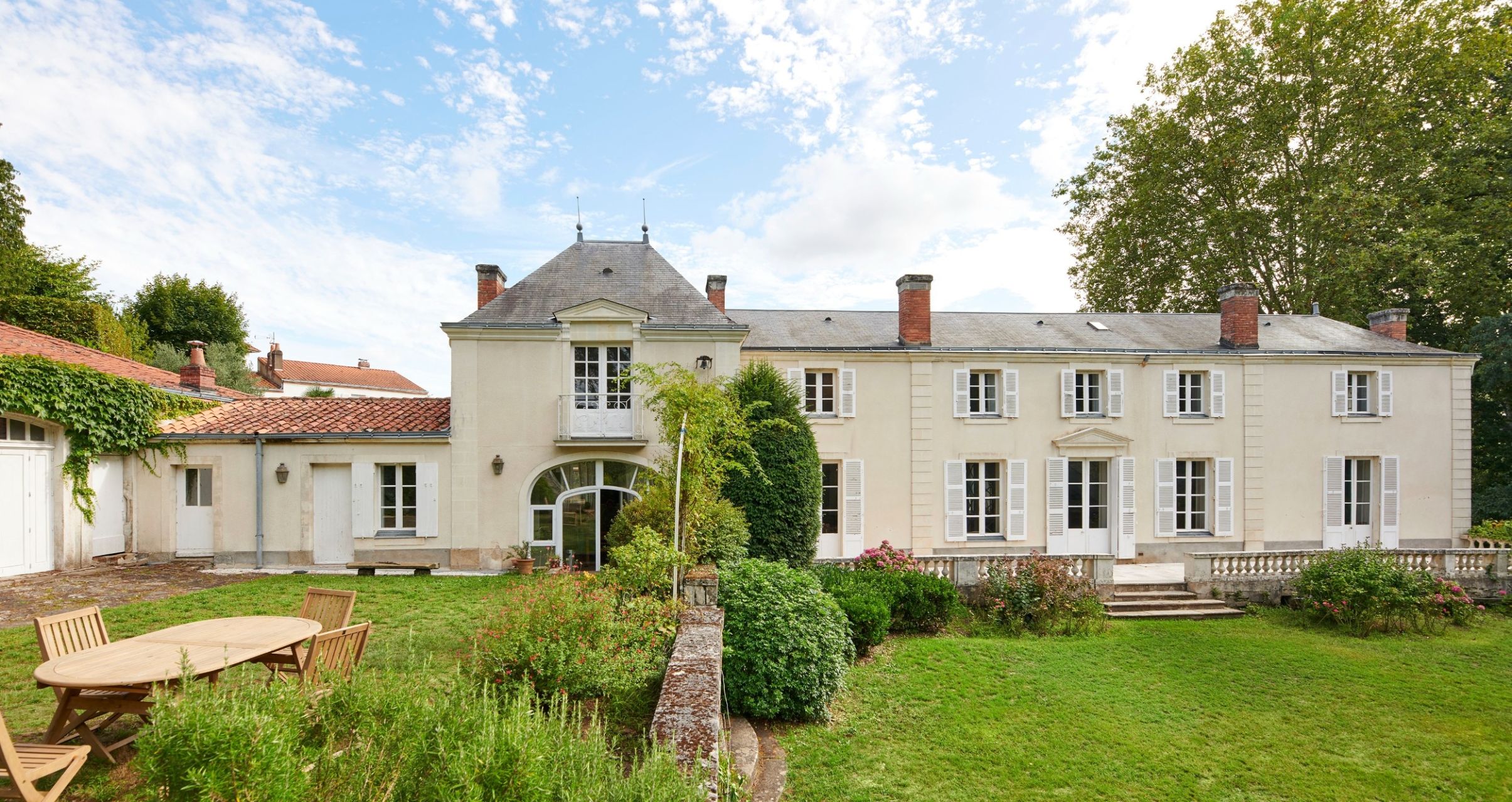 mansion 7 Rooms for sale on VERTOU (44120)