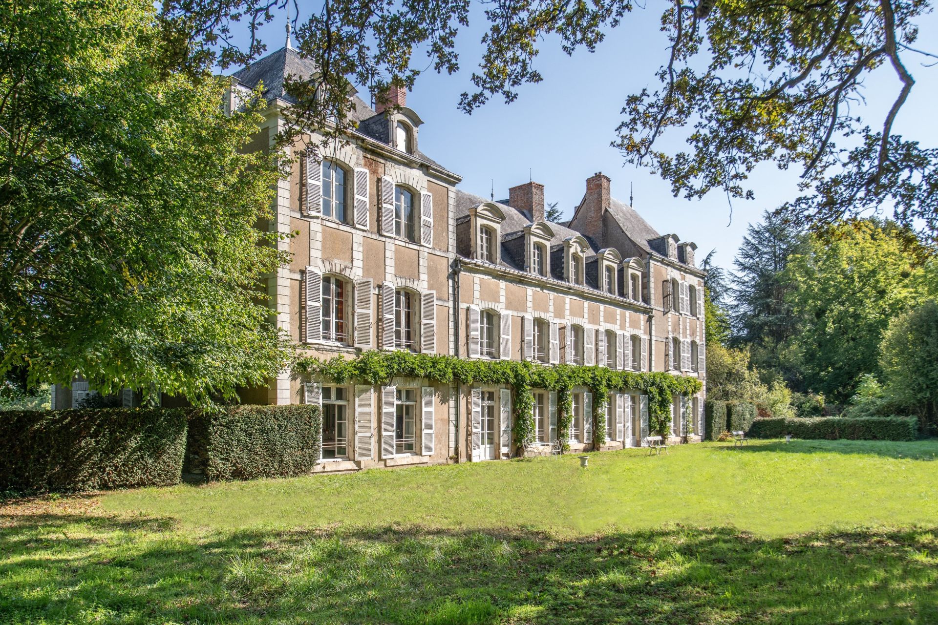 propriété 116 Pièces en vente sur ANGERS (49000)