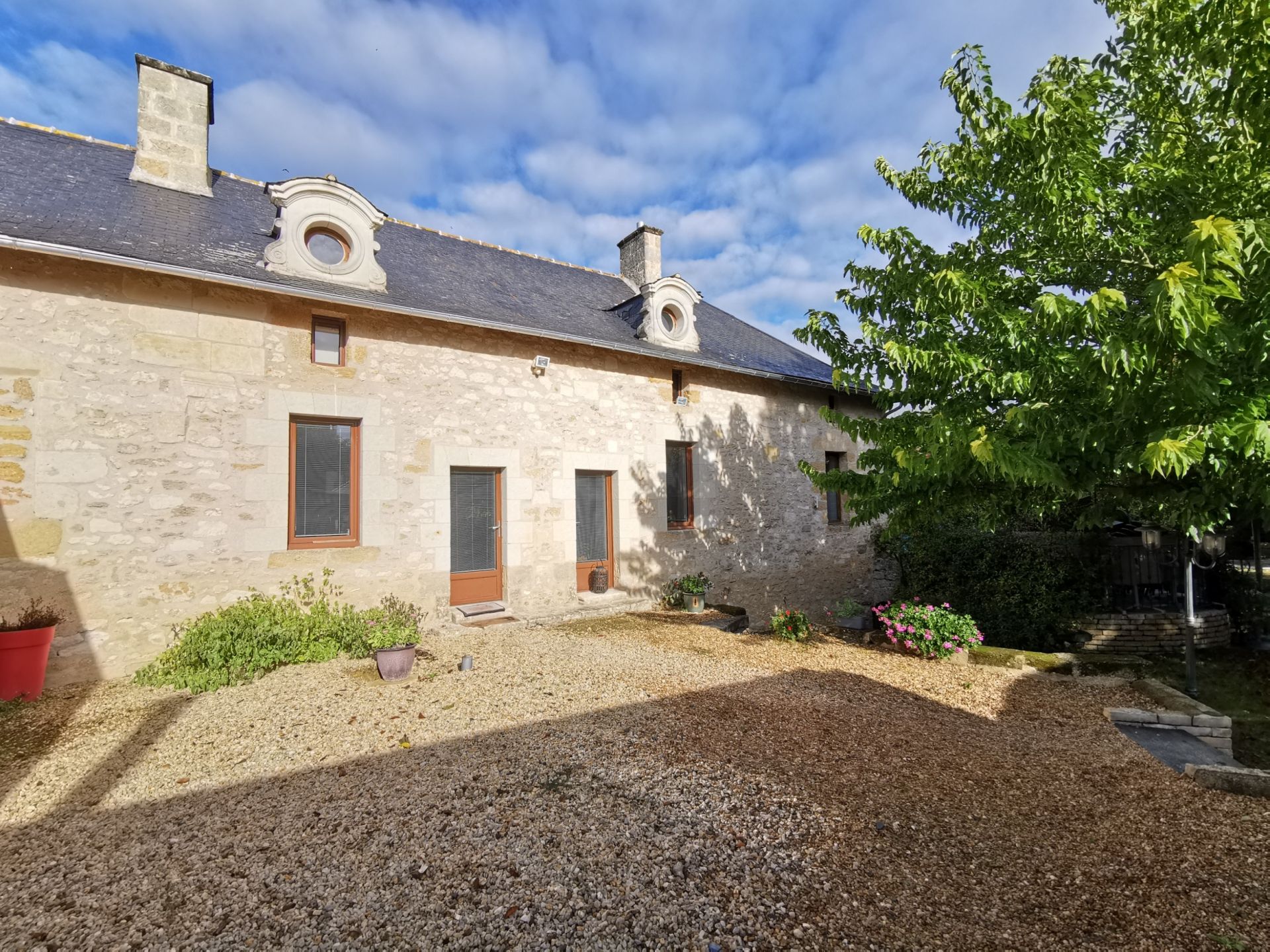 house 15 Rooms for sale on DOUE LA FONTAINE (49700)