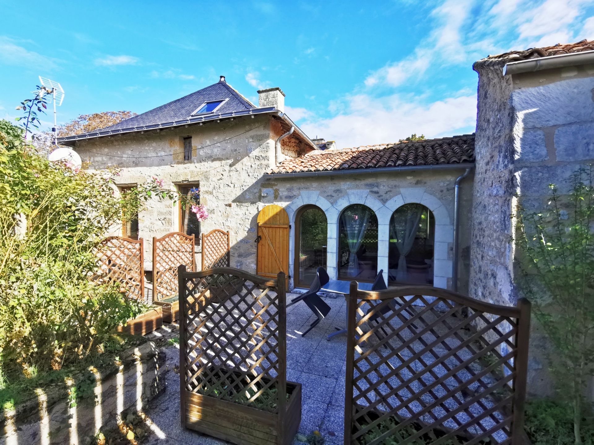 house 15 Rooms for sale on DOUE LA FONTAINE (49700)