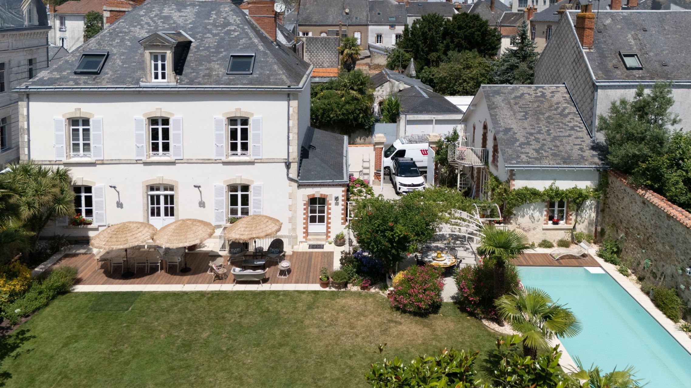 house 9 Rooms for sale on LA ROCHE SUR YON (85000)
