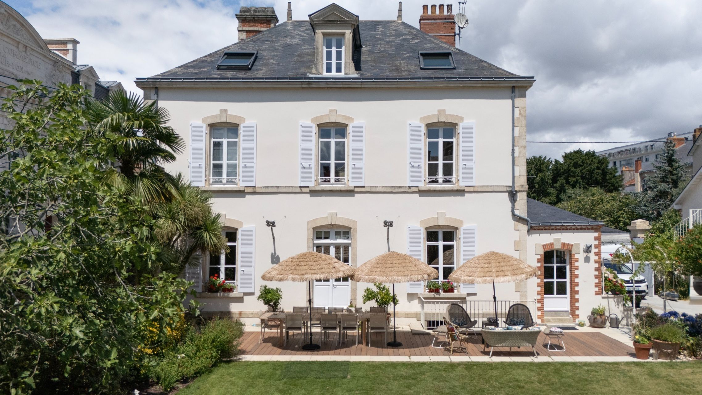 house 9 Rooms for sale on LA ROCHE SUR YON (85000)