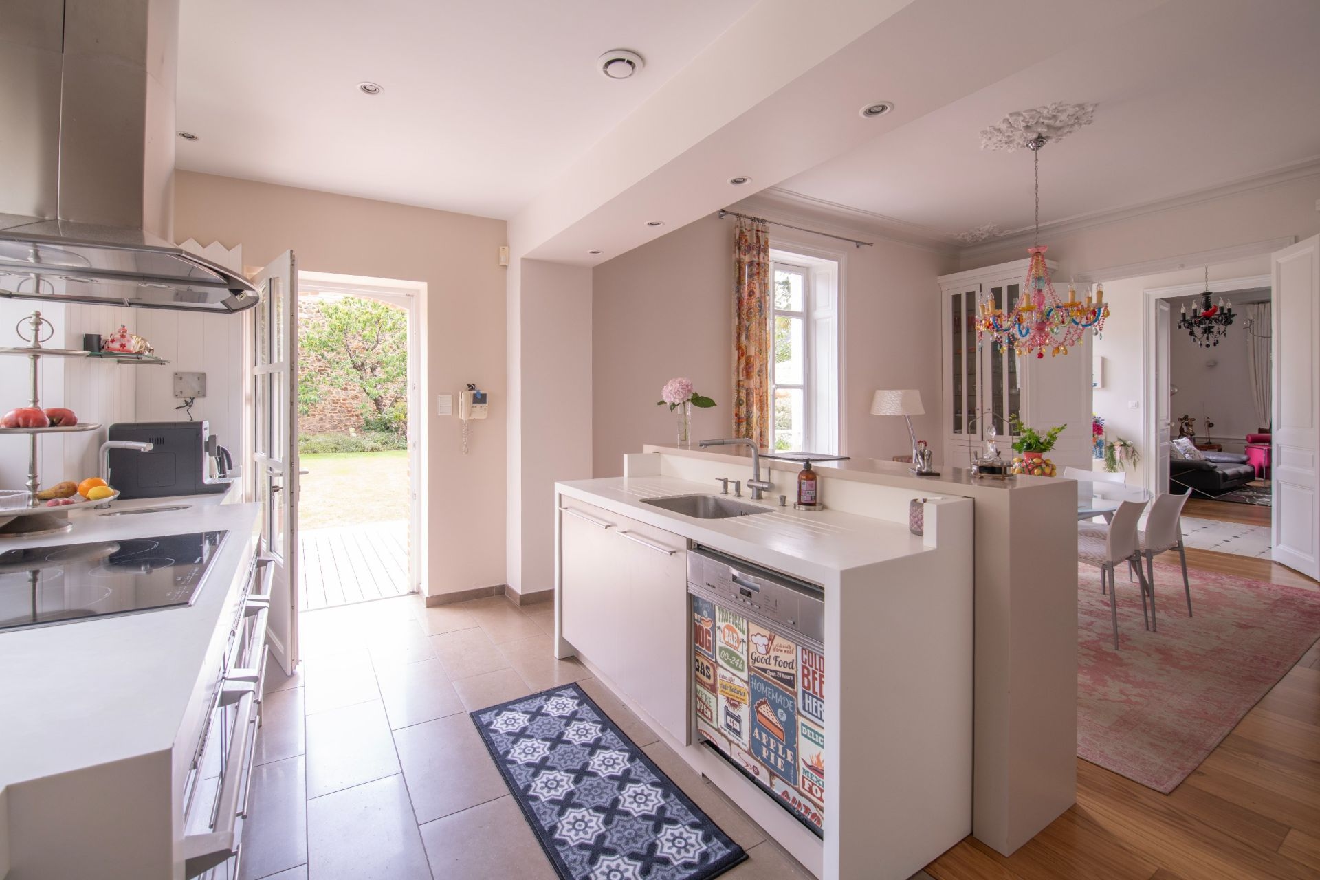 house 9 Rooms for sale on LA ROCHE SUR YON (85000)