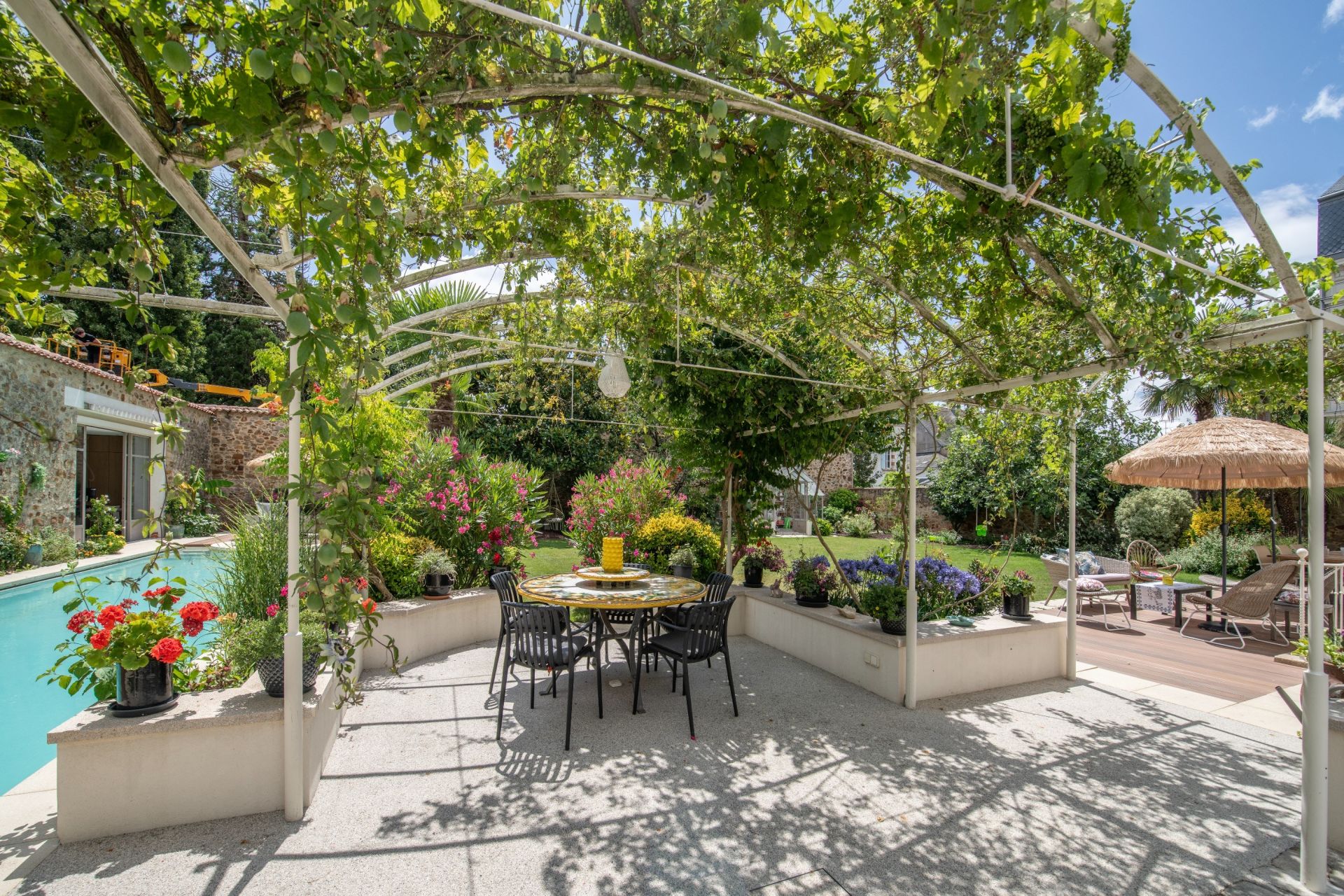 house 9 Rooms for sale on LA ROCHE SUR YON (85000)
