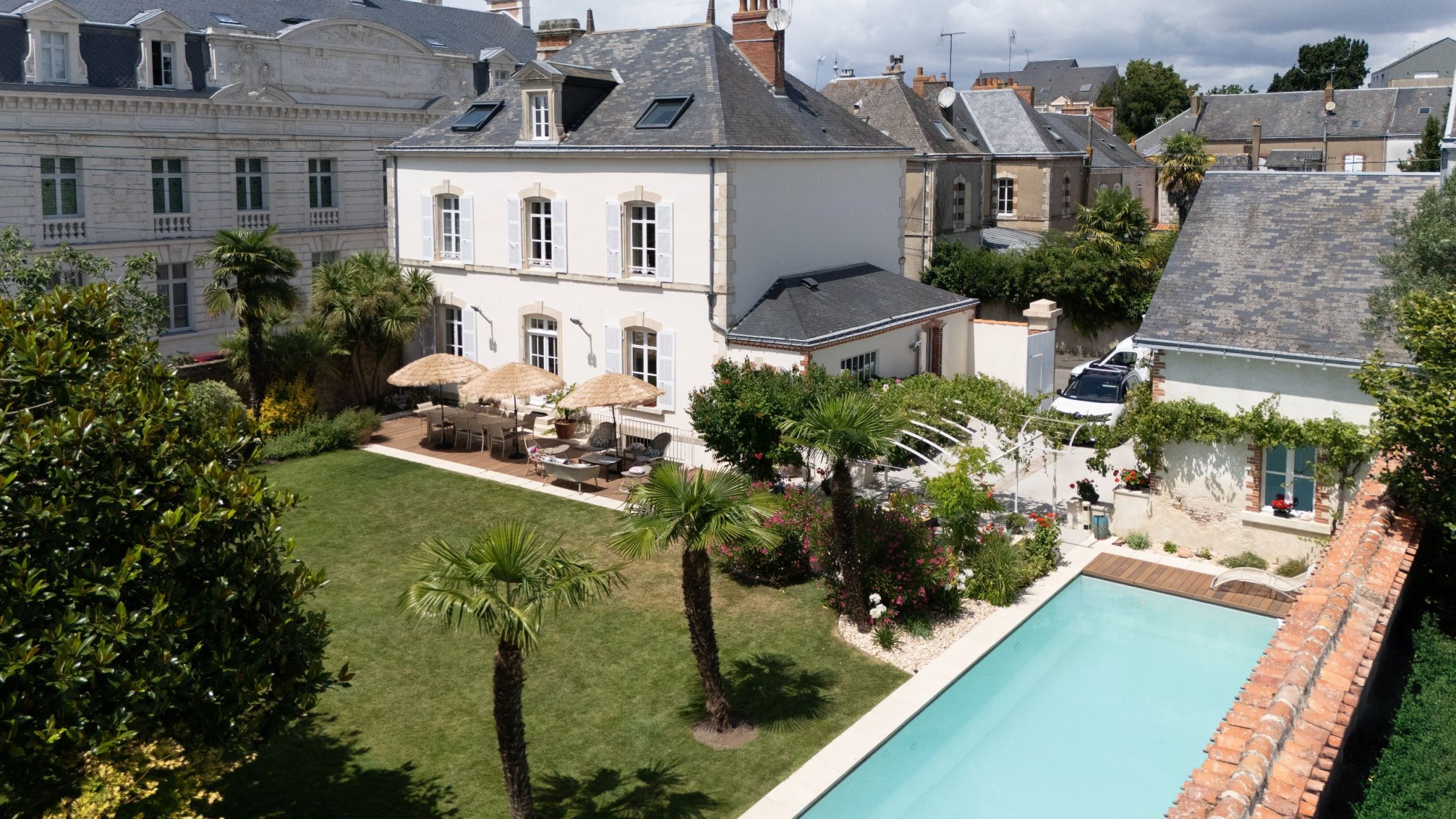 house 9 Rooms for sale on LA ROCHE SUR YON (85000)