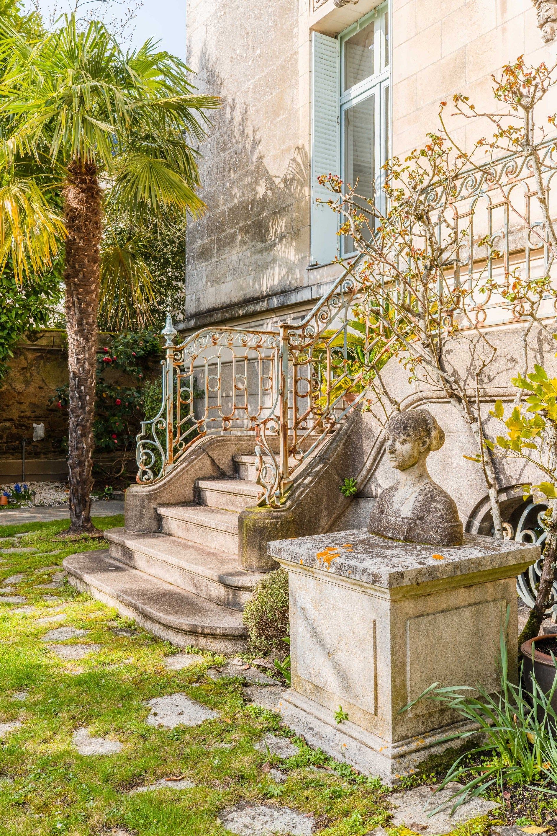 hôtel particulier 10 Pièces en vente sur NANTES (44000)