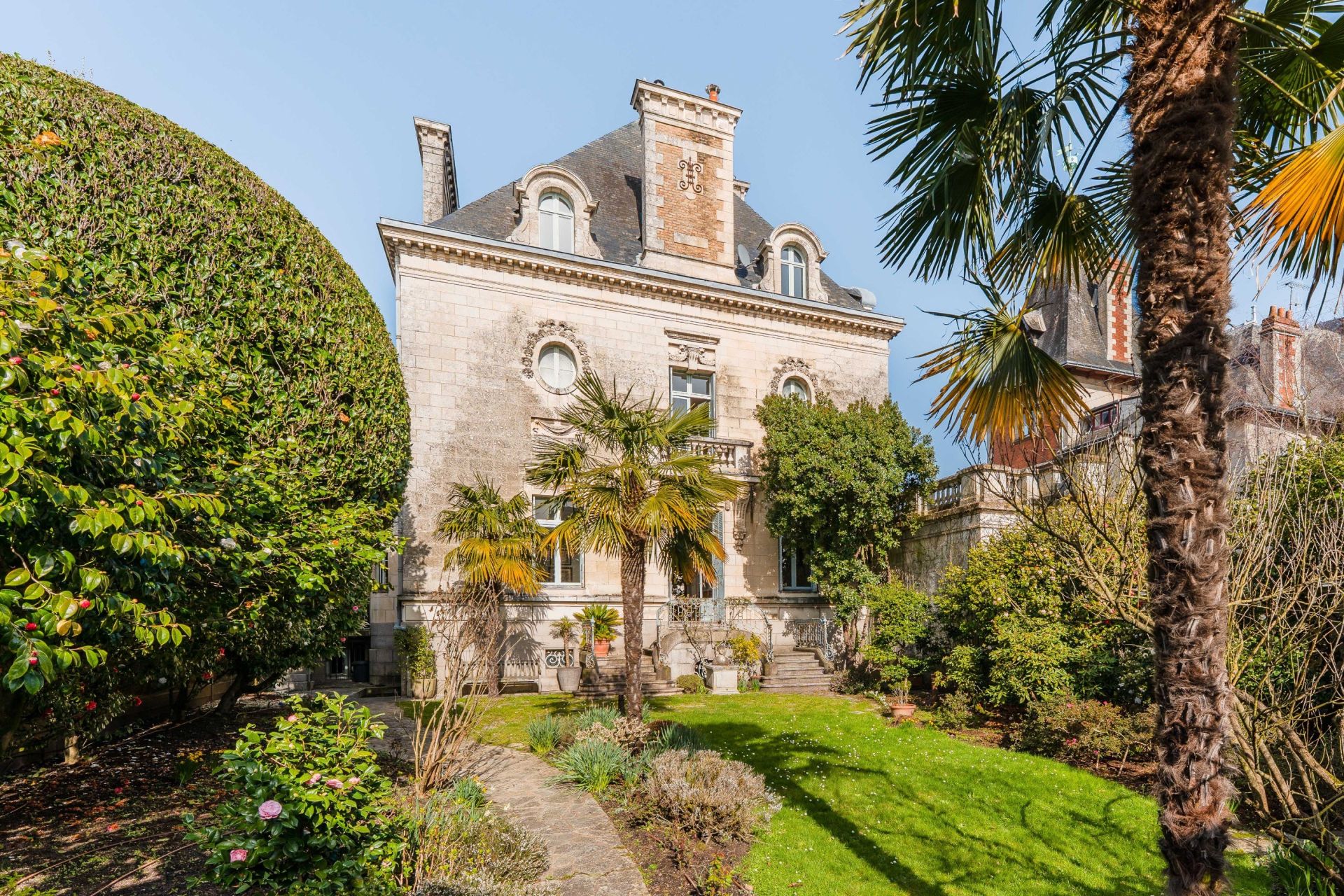 hôtel particulier 10 Pièces en vente sur NANTES (44000)