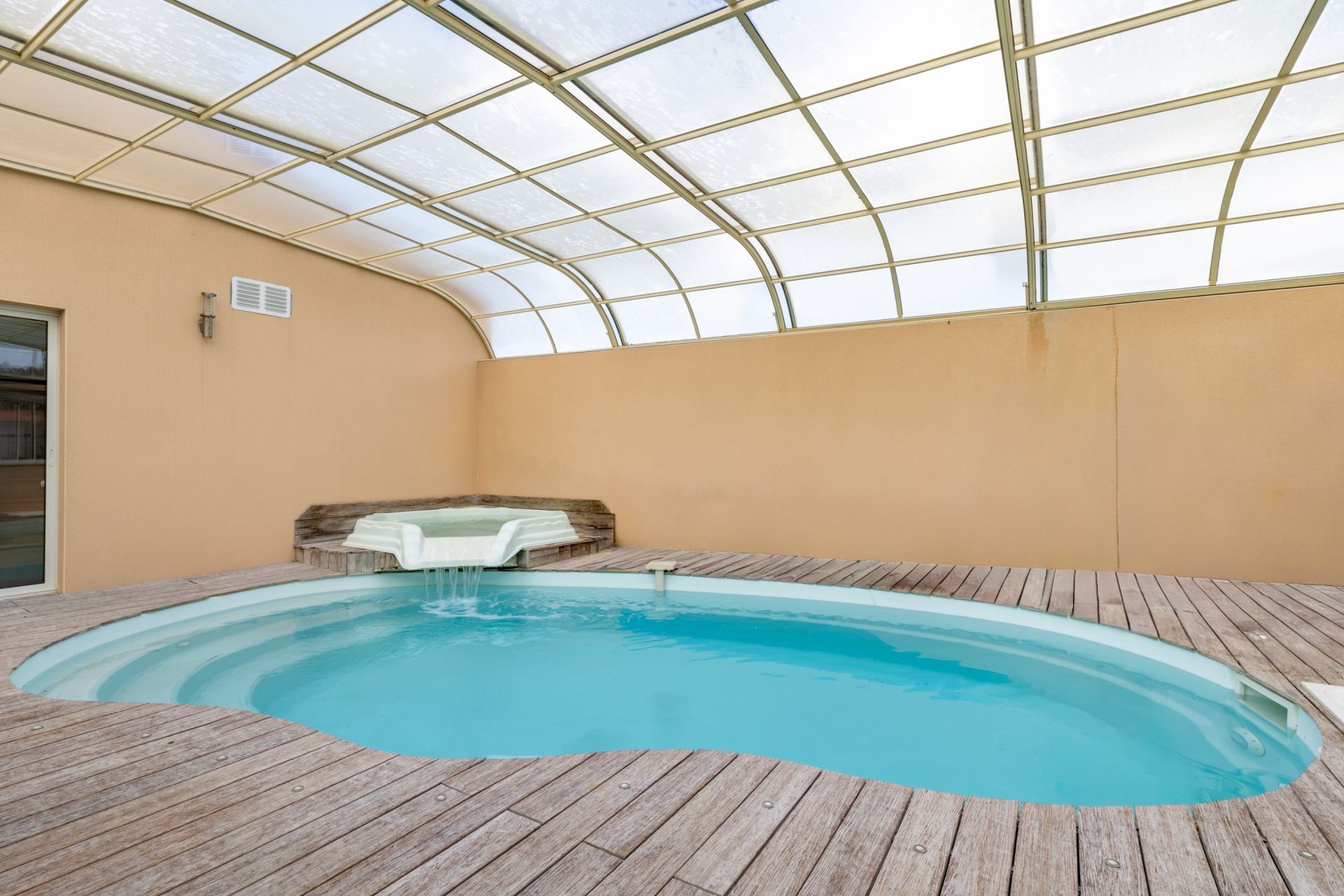 house 11 Rooms for sale on JARD SUR MER (85520)