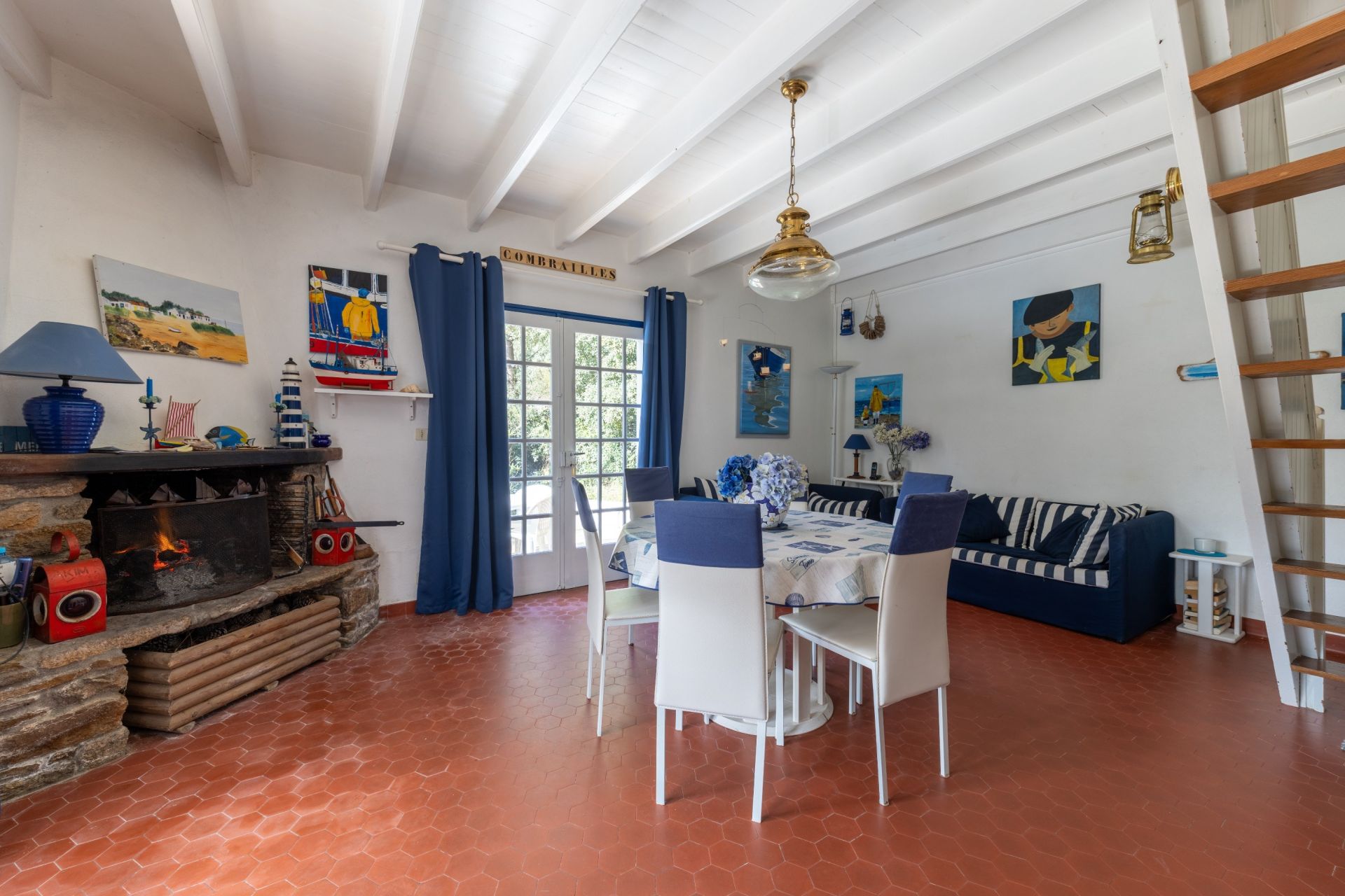 house 6 Rooms for sale on L ILE D YEU (85350)