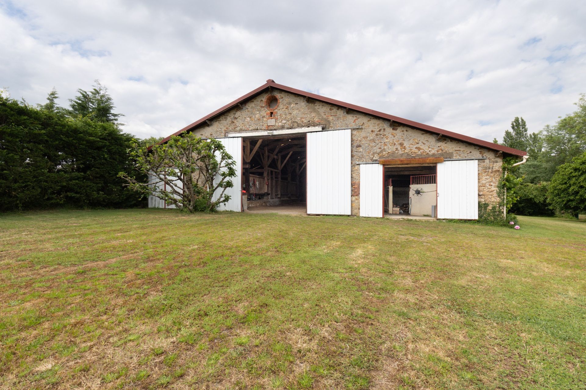 house 7 Rooms for sale on AUBIGNY LES CLOUZEAUX (85430)