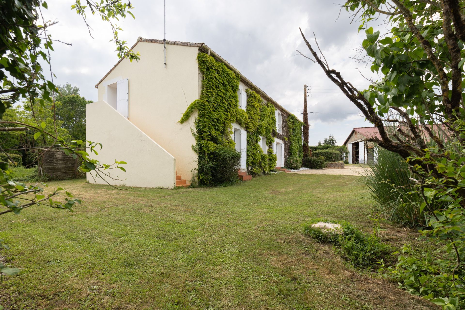 house 7 Rooms for sale on AUBIGNY LES CLOUZEAUX (85430)