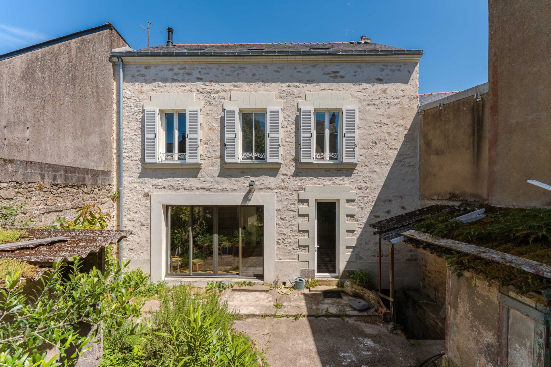 house 8 Rooms for sale on NANTES (44100)