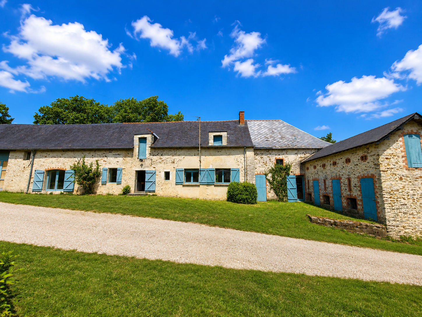 house 20 Rooms for sale on VALLONS DE L ERDRE (44540)