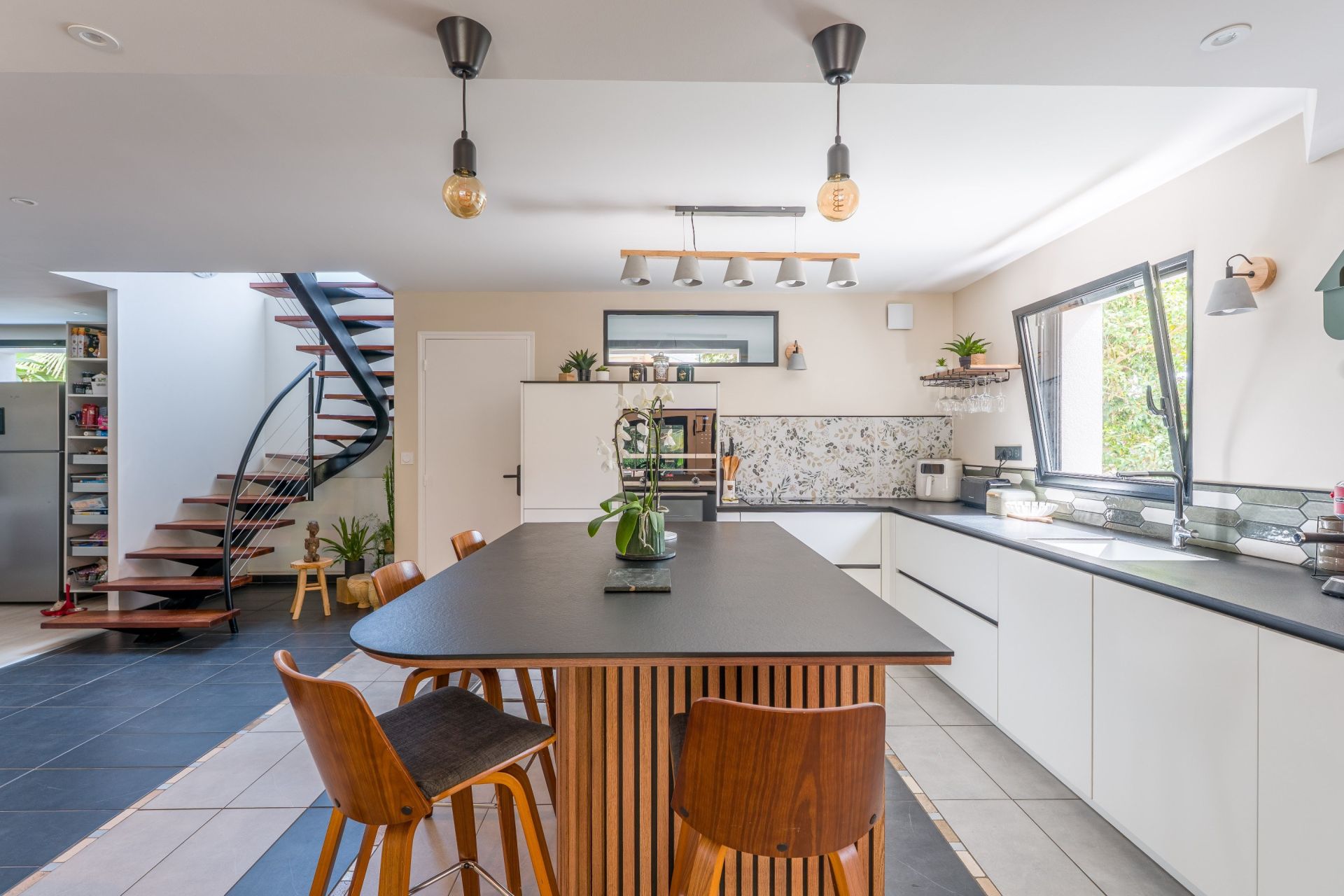 house 9 Rooms for sale on NANTES (44300)