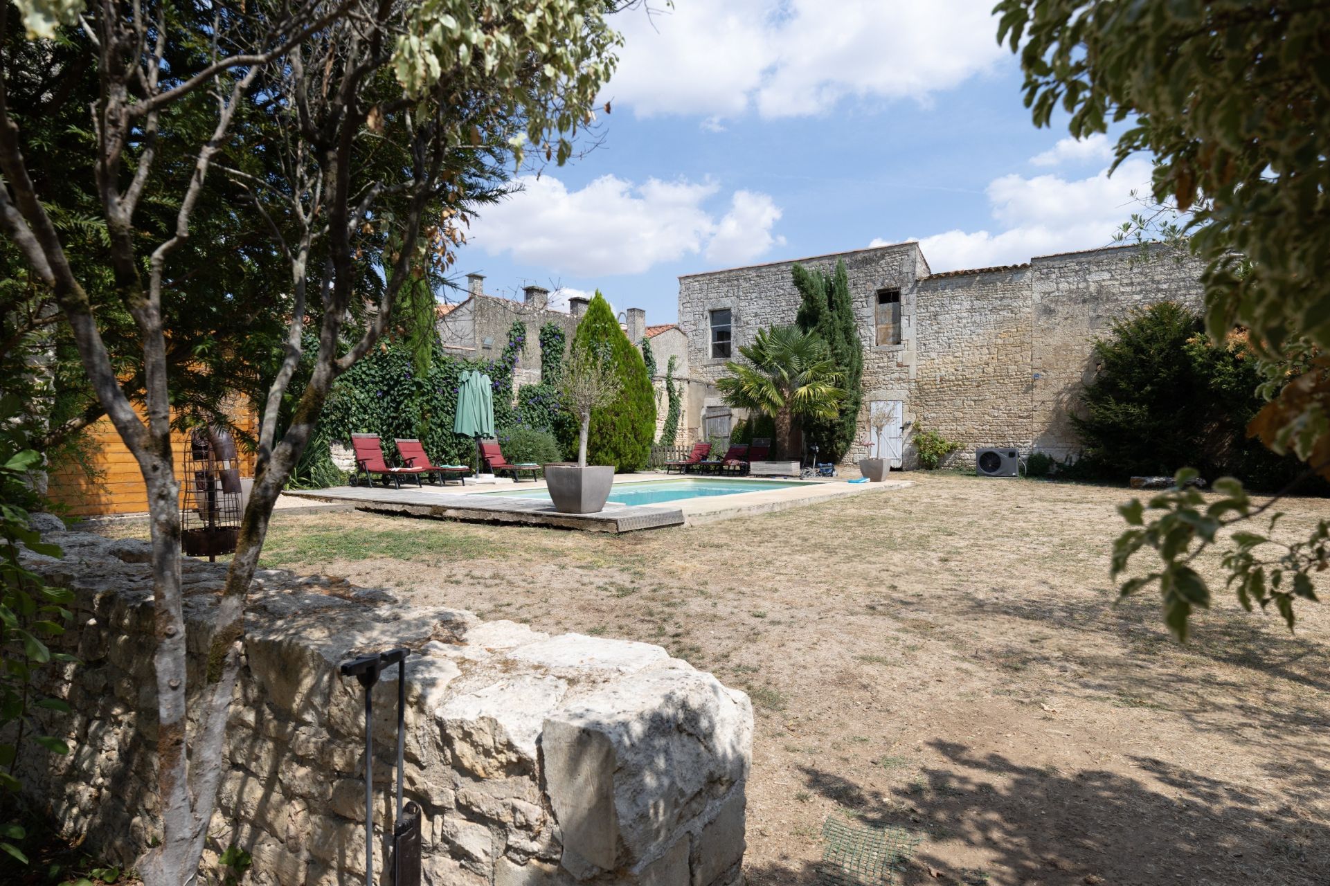 mansion 6 Rooms for sale on LUCON (85400)