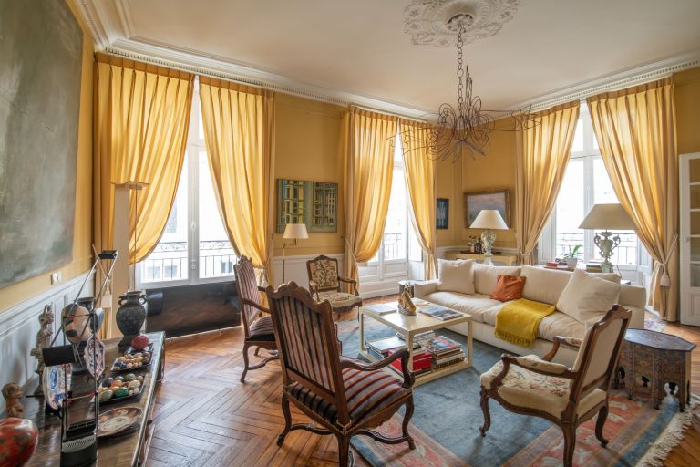 apartment 11 Rooms for sale on NANTES (44000)