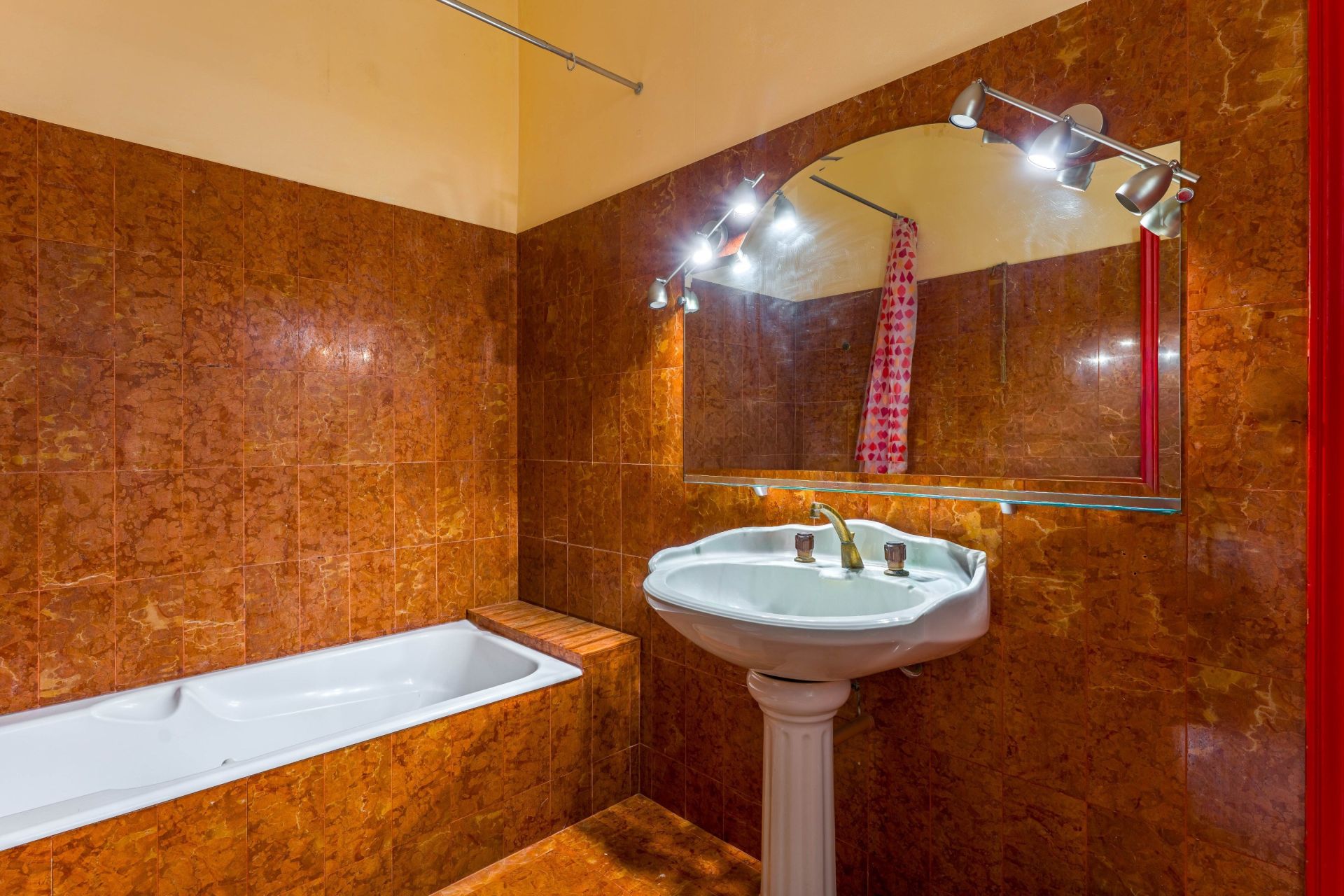 house 8 Rooms for sale on NANTES (44100)
